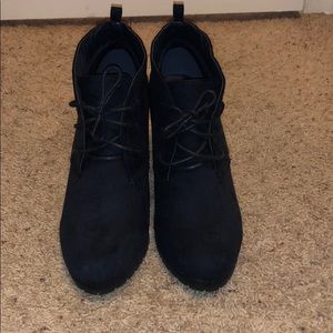 NWOB Atmosphere navy suede booties